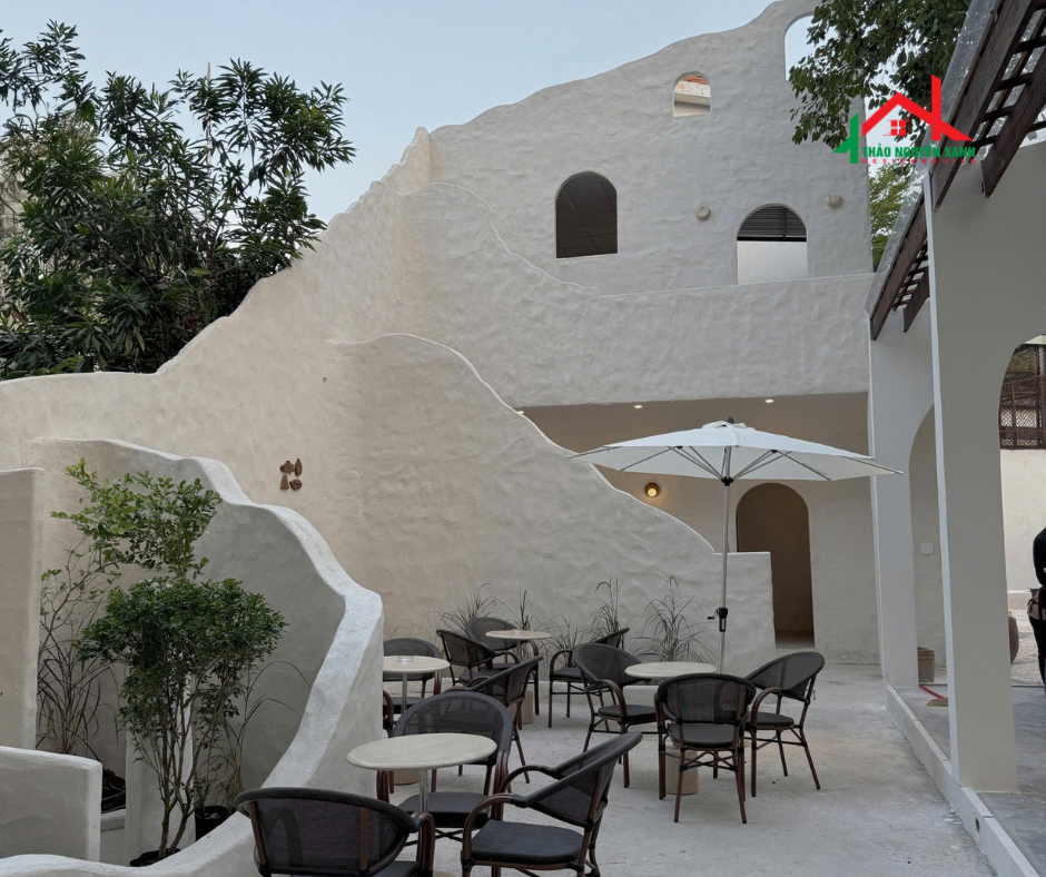 Khi mở quán cafe, nhiều người chỉ chú trọng đến công thức đồ uống hay địa điểm mà quên mất một yếu tố quan trọng hàng đầu: thi công quán cafe.